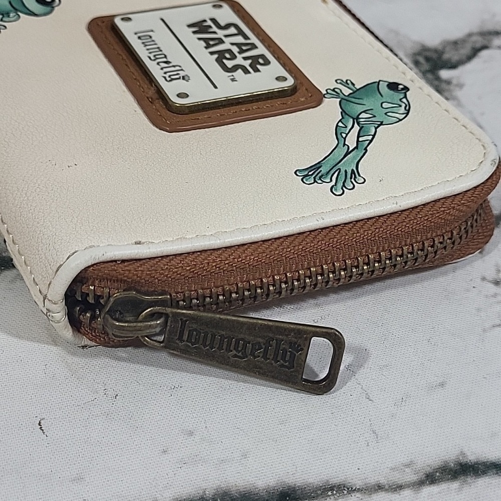 Loungefly Star Wars Mandalorian The Child Gogu Wallet Frogs Zippered - Picture 3 of 8